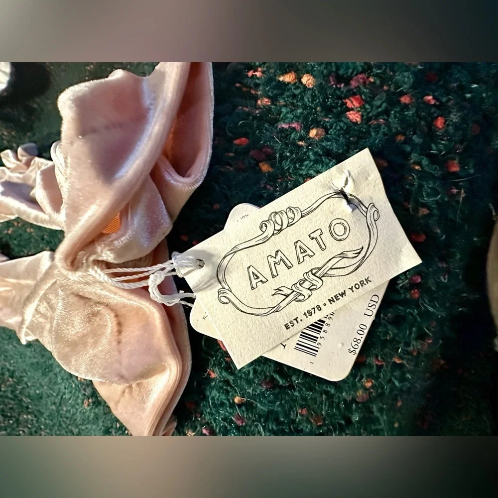 RARE Carolina Amato NWT Light Pink Crushed Velvet Gloves (re: Free People)